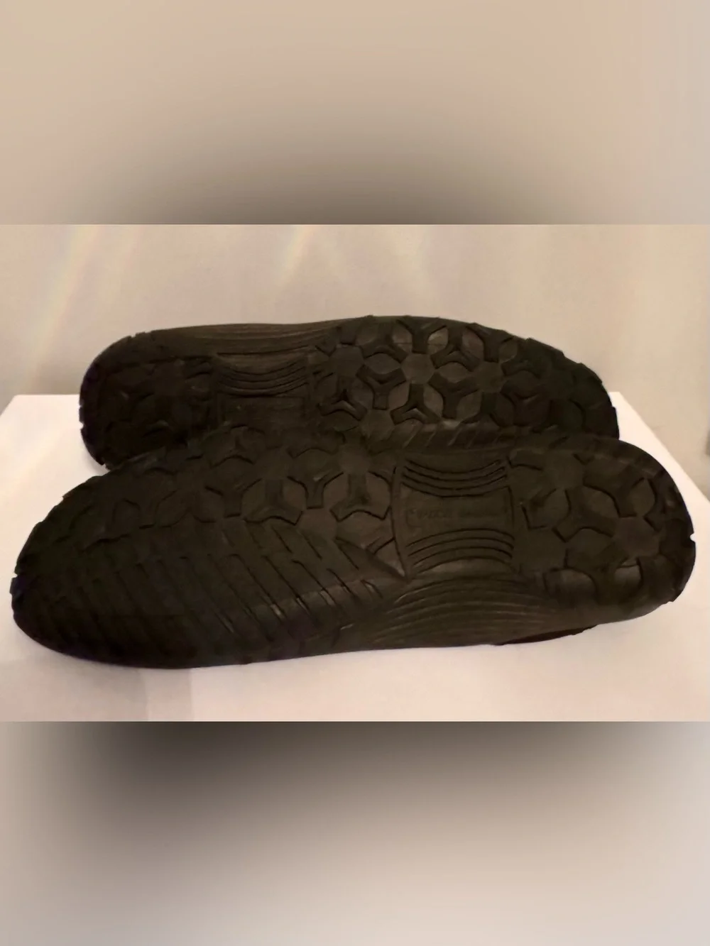 Men's Black Slip-On water Shoes Size 10